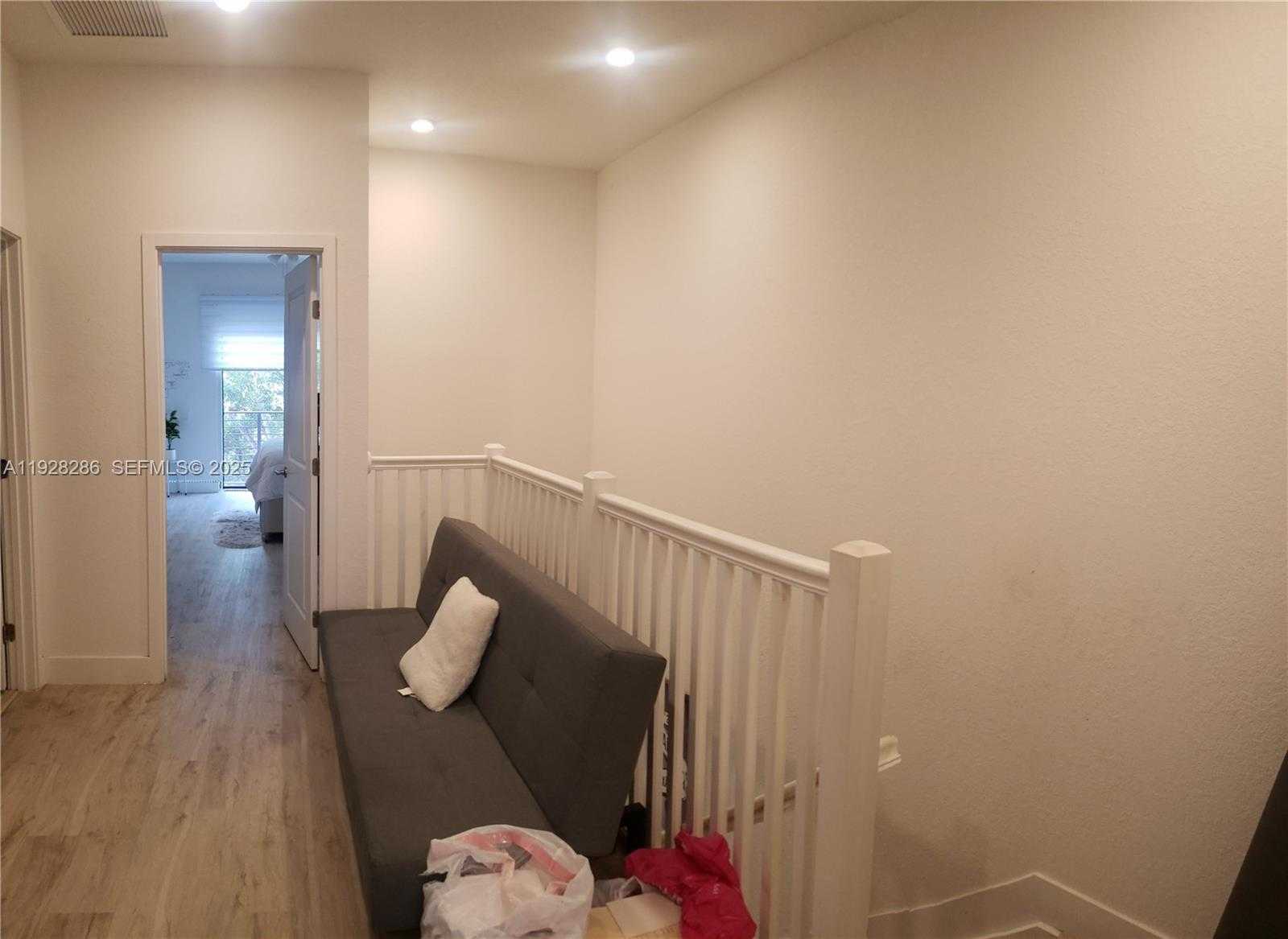 Small Image of 2414 SOUTH WEST 145TH PL #2414, Miami Number 14