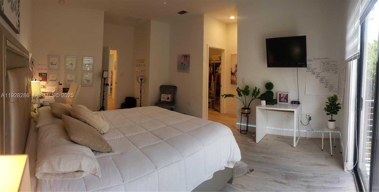 Small Image of 2414 SOUTH WEST 145TH PL #2414, Miami Number 16