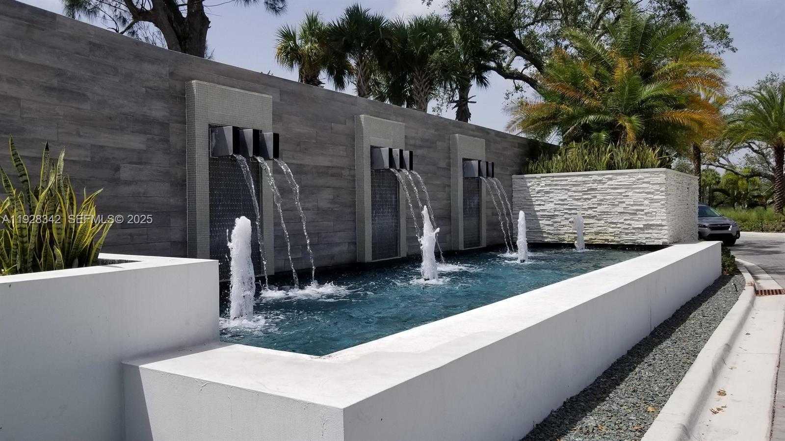 Small Image of 4123 ROSA DR, Deerfield Beach Number 1