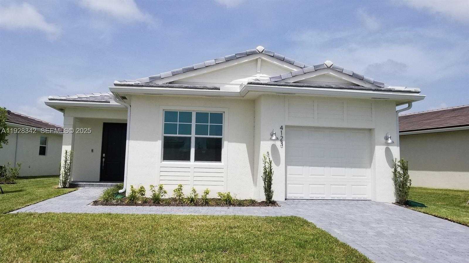 Small Image of 4123 ROSA DR, Deerfield Beach Number 2