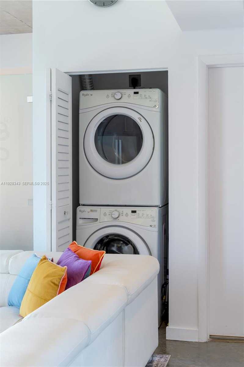 Small Image of 151 SOUTH EAST 1ST ST #3008, Miami Number 22