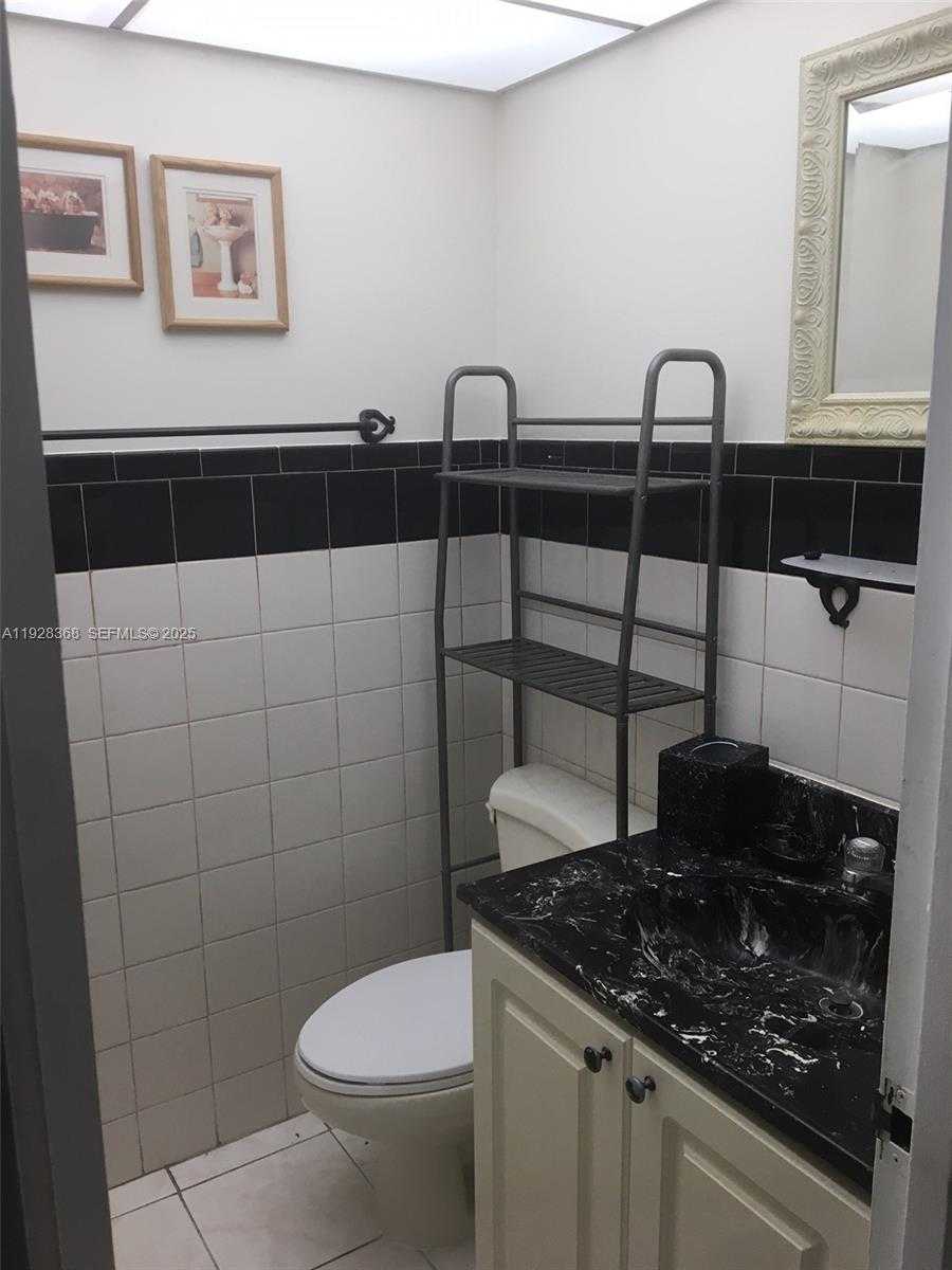 Small Image of 200 177TH DR #411, Sunny Isles Beach Number 11