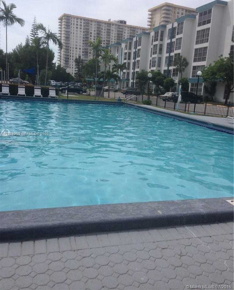 Small Image of 200 177TH DR #411, Sunny Isles Beach Number 4