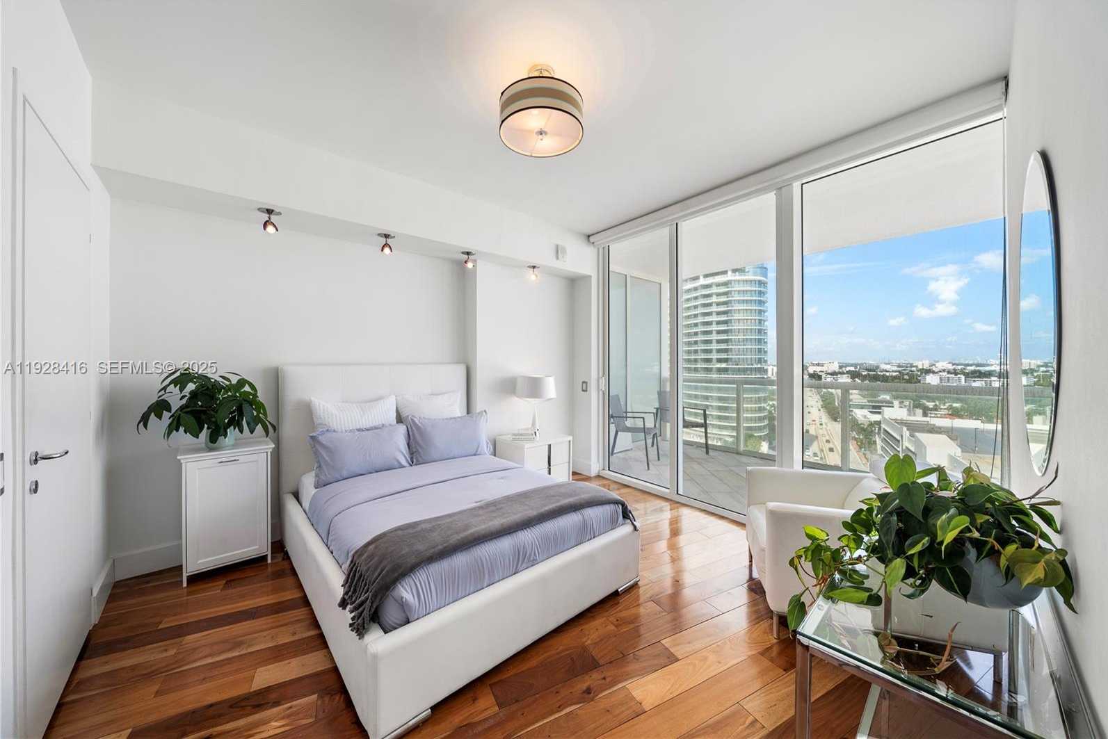 Small Image of 450 ALTON RD #1610, Miami Beach Number 18