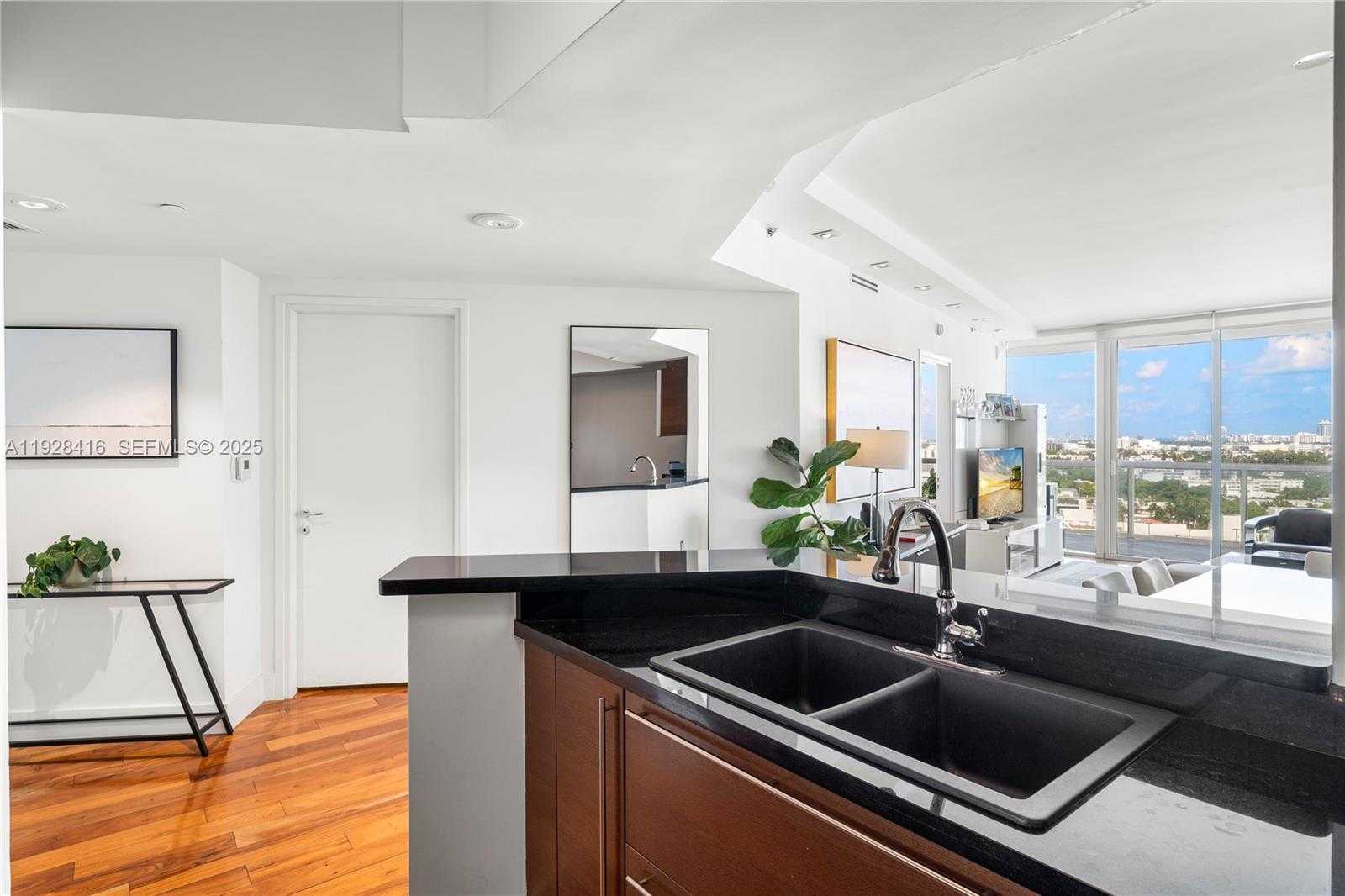 Small Image of 450 ALTON RD #1610, Miami Beach Number 3