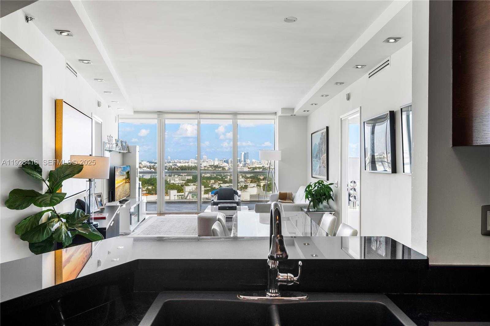 Small Image of 450 ALTON RD #1610, Miami Beach Number 5