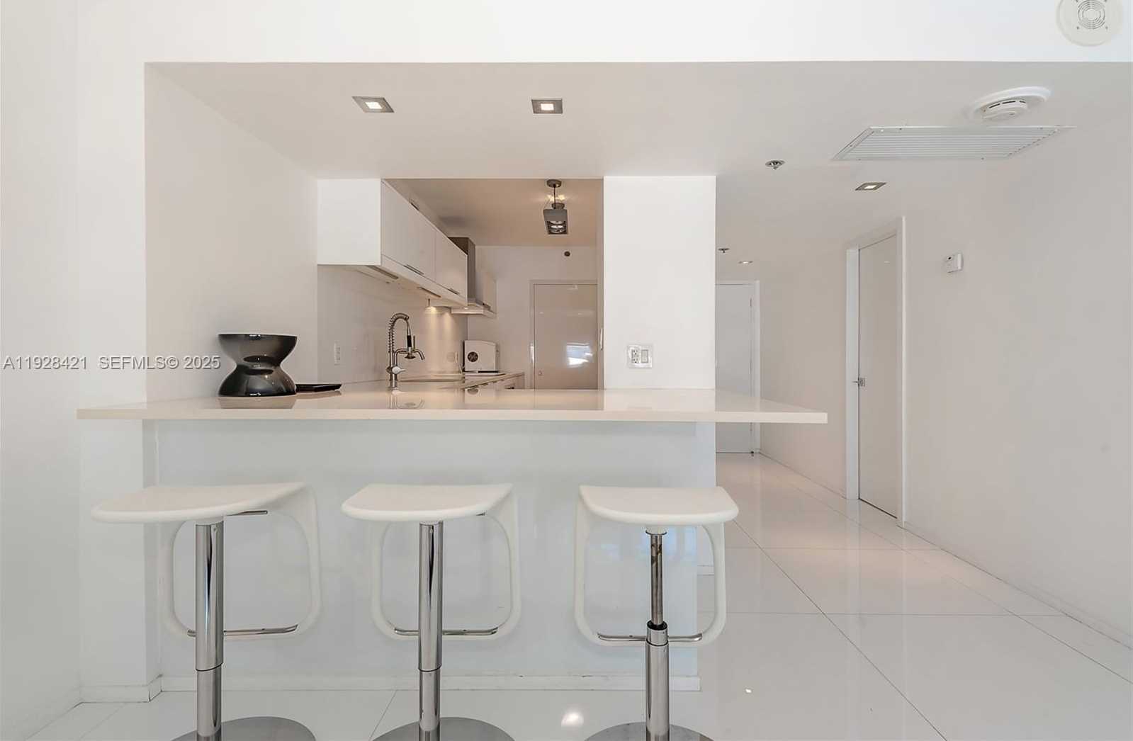 Small Image of 100 LINCOLN RD #839, Miami Beach Number 4