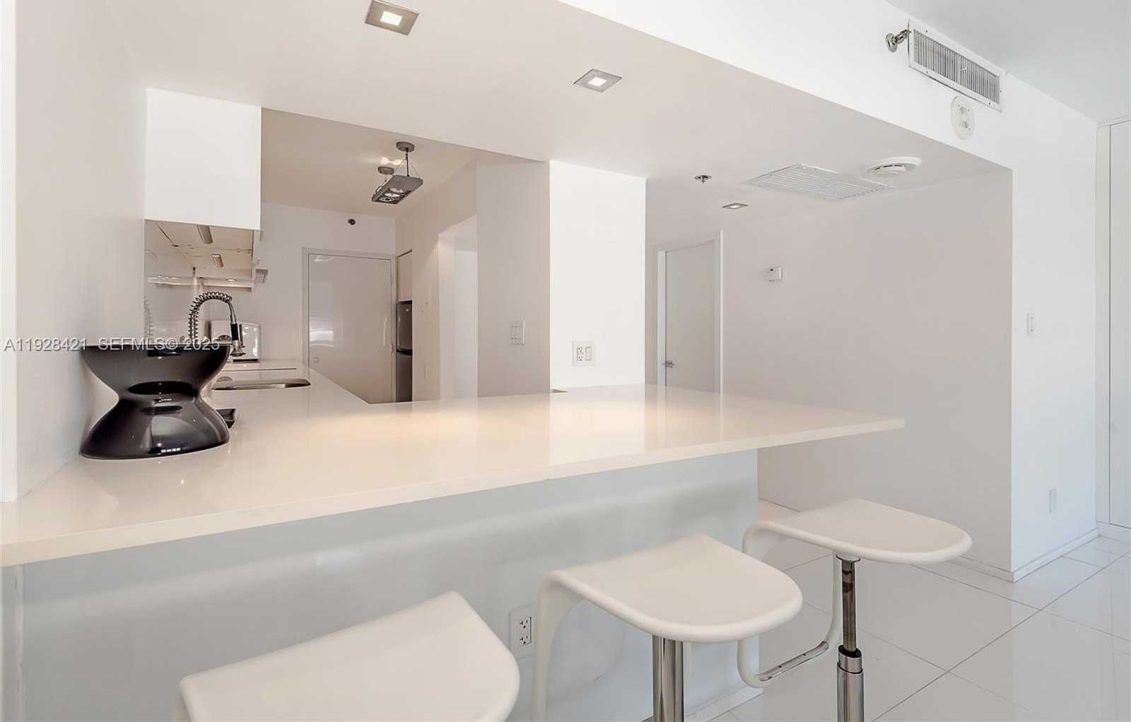 Small Image of 100 LINCOLN RD #839, Miami Beach Number 5