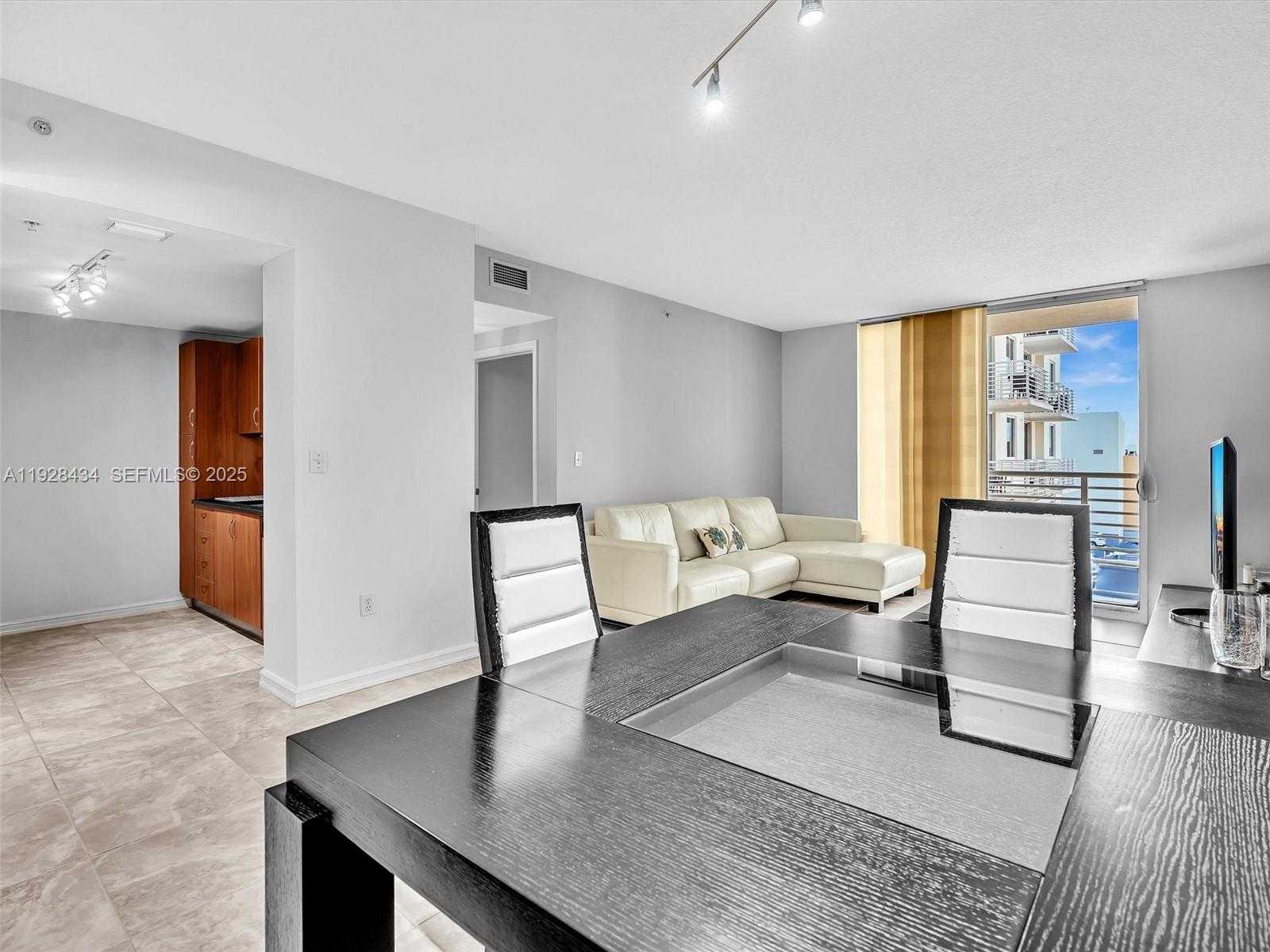 Small Image of 18800 NORTH EAST 29TH AVE #822, Aventura Number 10