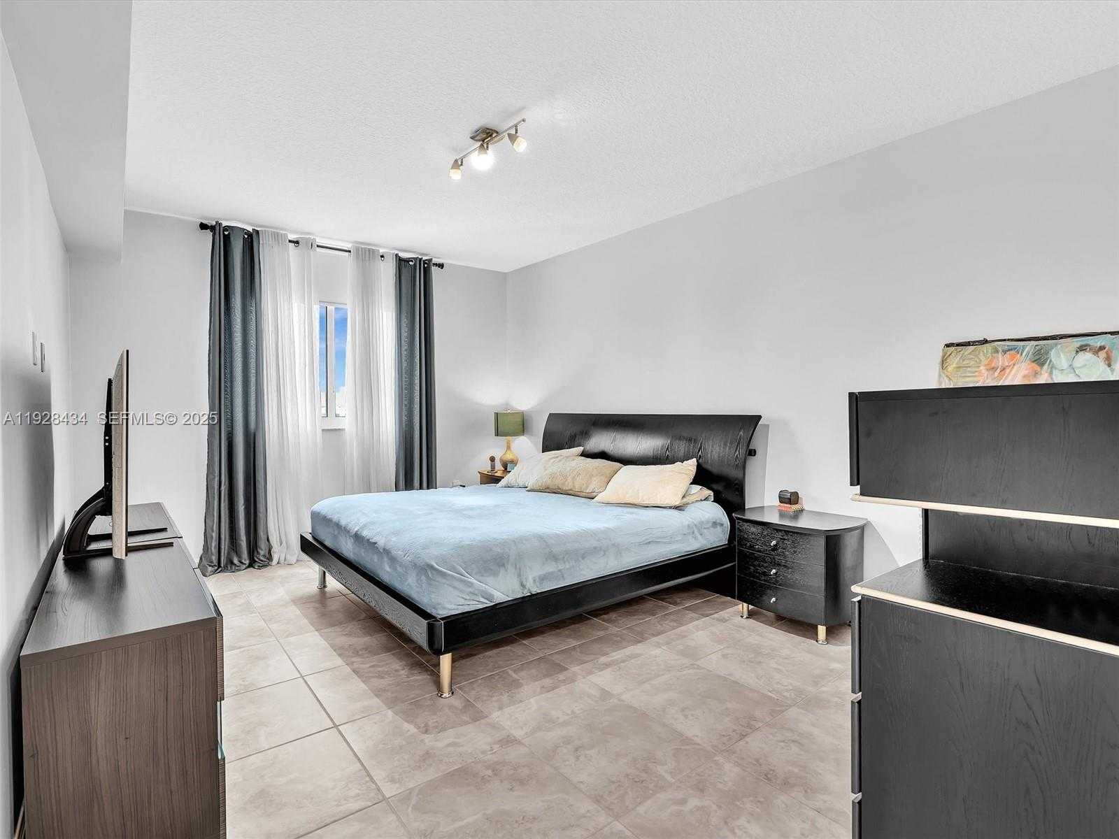 Small Image of 18800 NORTH EAST 29TH AVE #822, Aventura Number 21