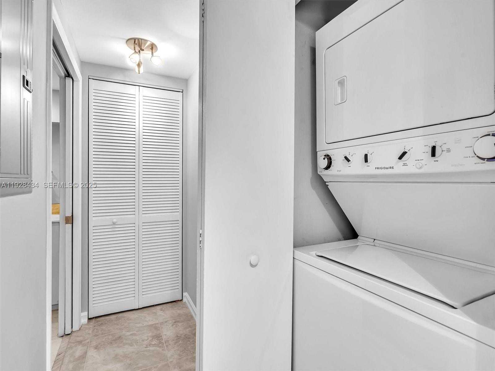 Small Image of 18800 NORTH EAST 29TH AVE #822, Aventura Number 27