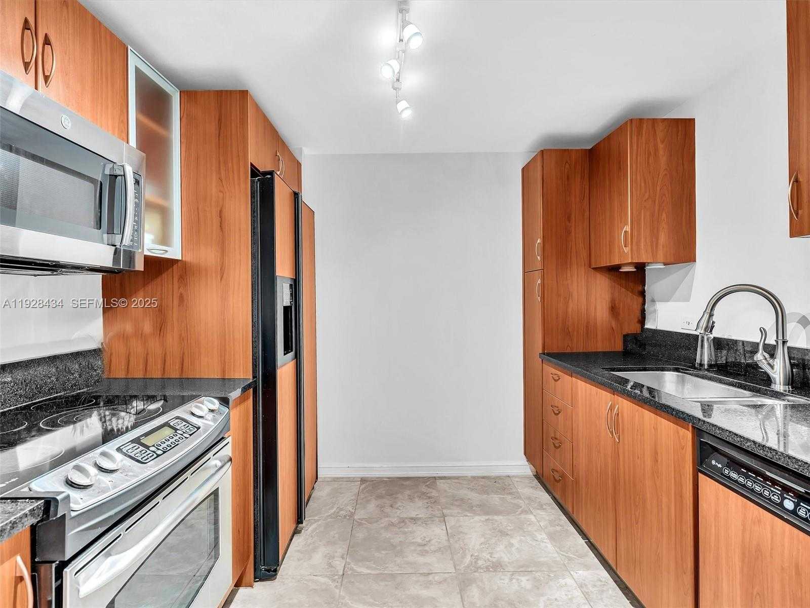 Small Image of 18800 NORTH EAST 29TH AVE #822, Aventura Number 4