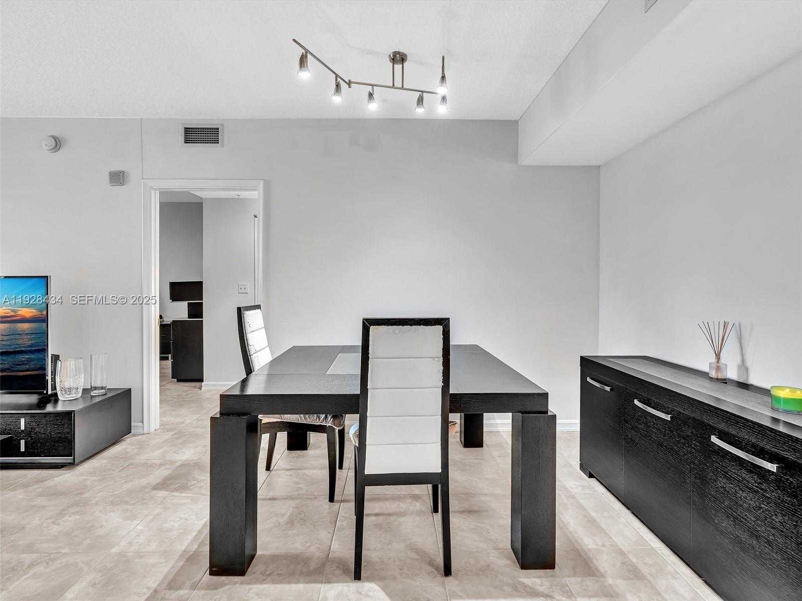 Small Image of 18800 NORTH EAST 29TH AVE #822, Aventura Number 9