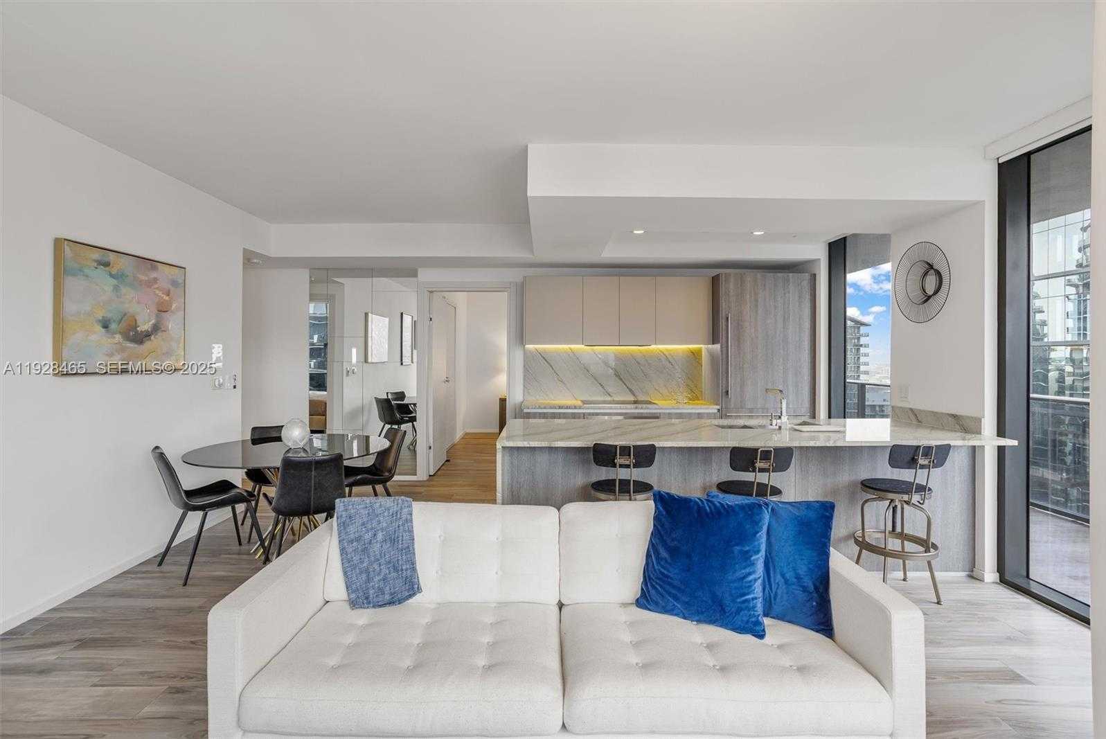 Imagen de Pequeño Objeto