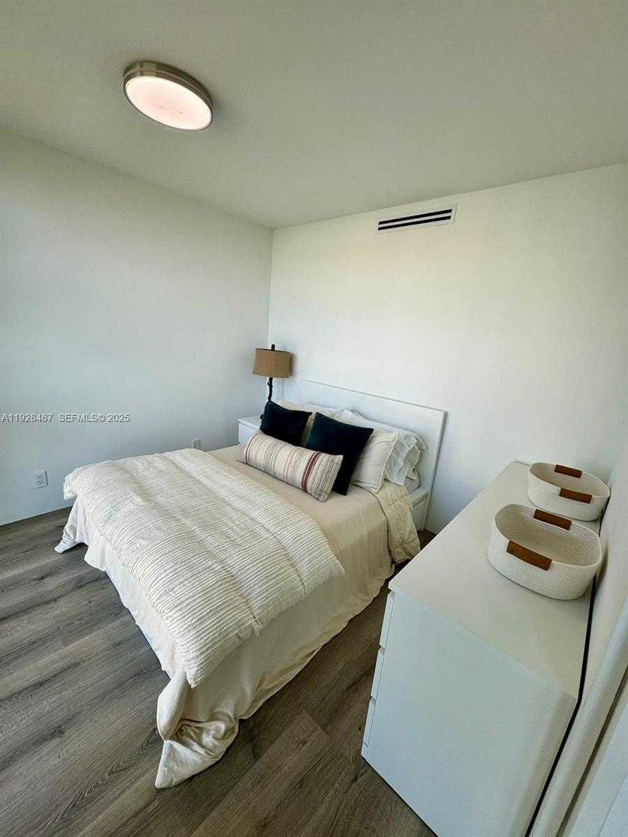 Small Image of 1121 CRANDON BLVD #E1001, Key Biscayne Number 11