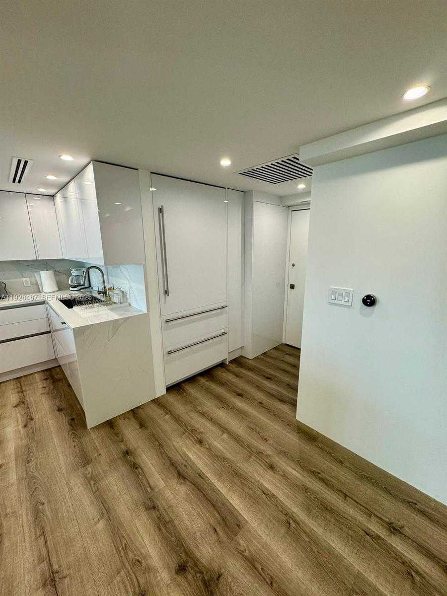 Small Image of 1121 CRANDON BLVD #E1001, Key Biscayne Number 19