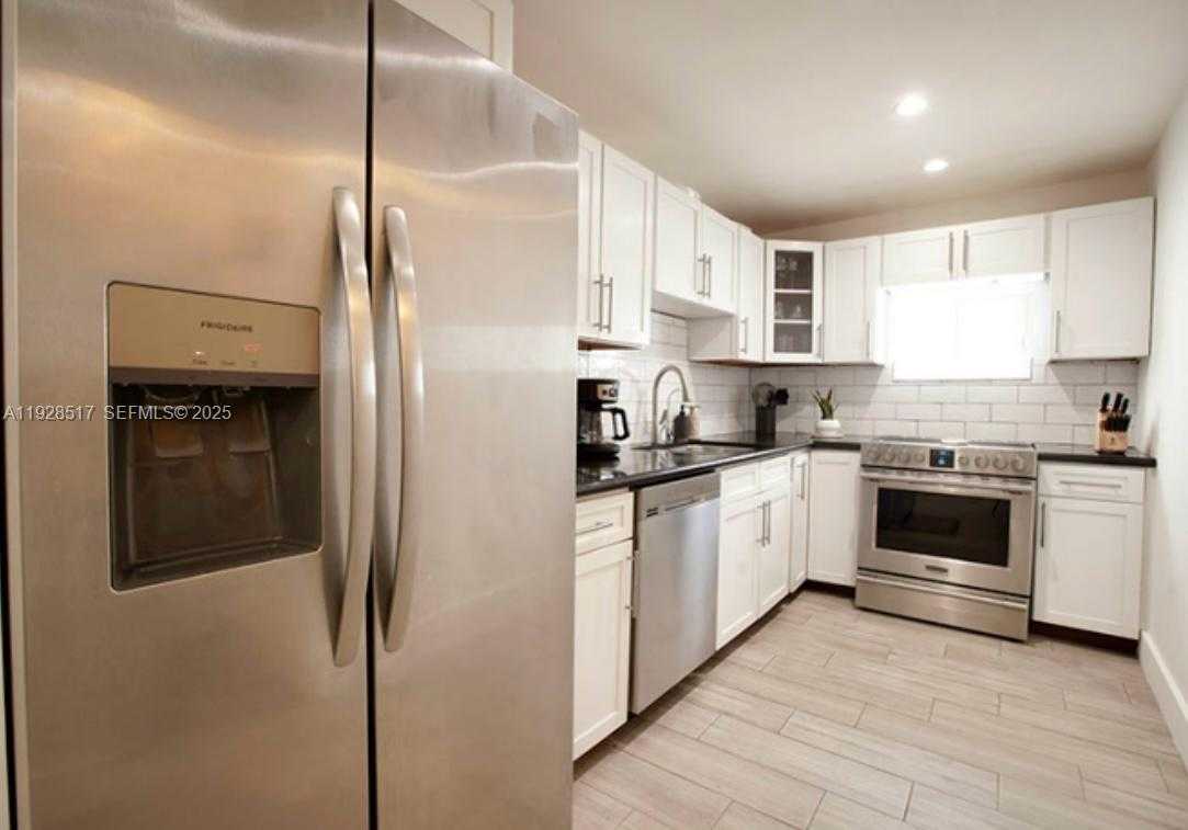 Small Image of 3675 SOUTH WEST 26TH ST, Miami Number 11