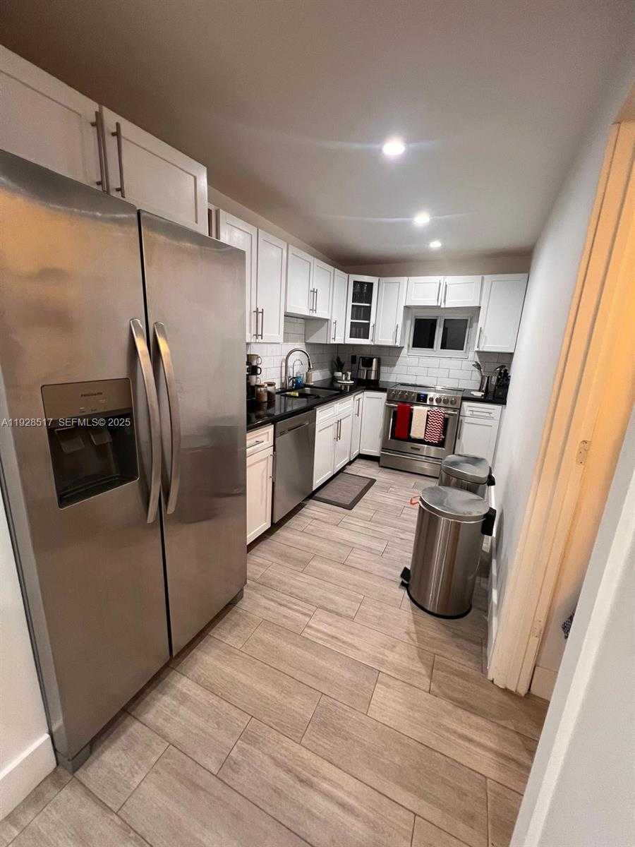 Small Image of 3675 SOUTH WEST 26TH ST, Miami Number 12