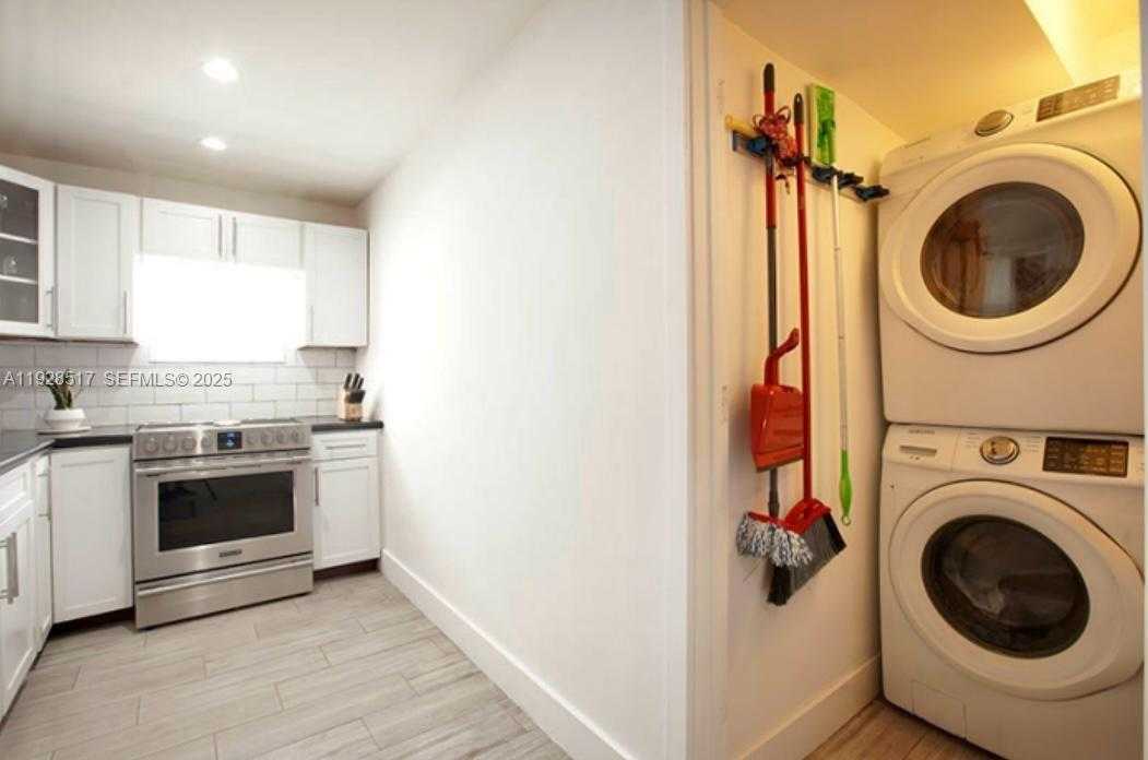 Small Image of 3675 SOUTH WEST 26TH ST, Miami Number 13