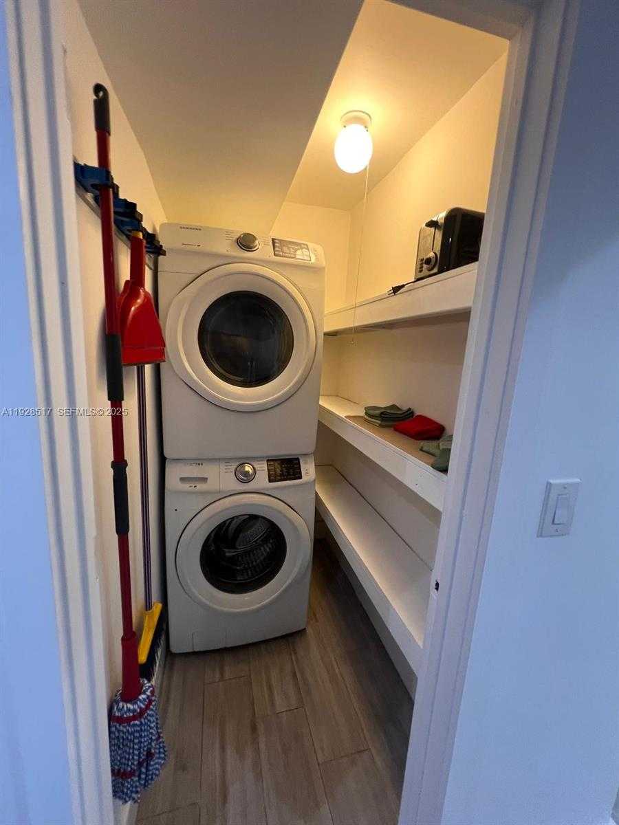 Small Image of 3675 SOUTH WEST 26TH ST, Miami Number 14