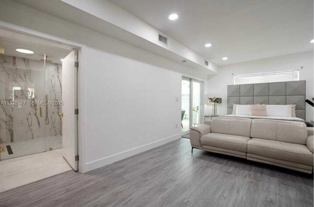 Small Image of 3675 SOUTH WEST 26TH ST, Miami Number 16