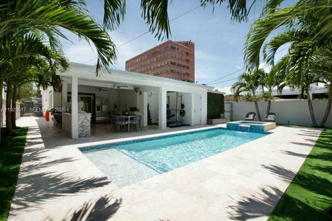 Small Image of 3675 SOUTH WEST 26TH ST, Miami Number 25