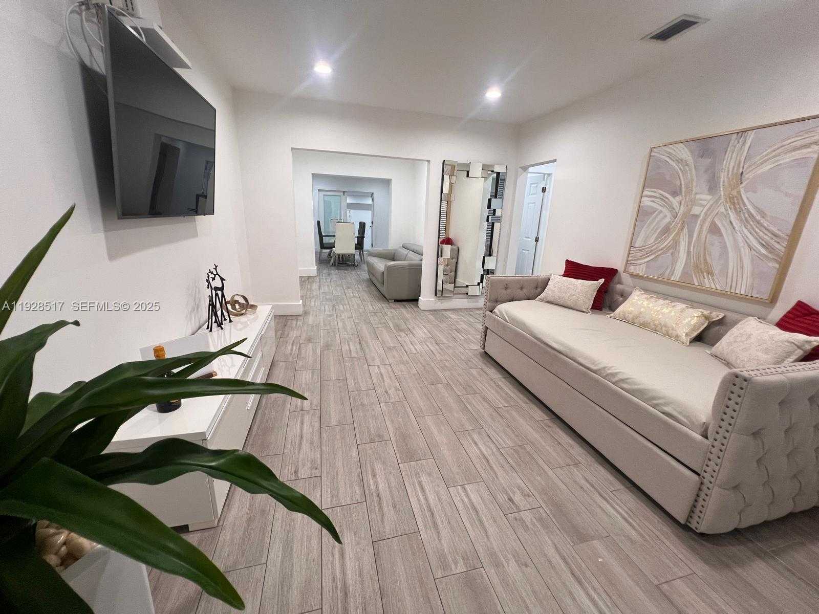 Small Image of 3675 SOUTH WEST 26TH ST, Miami Number 4