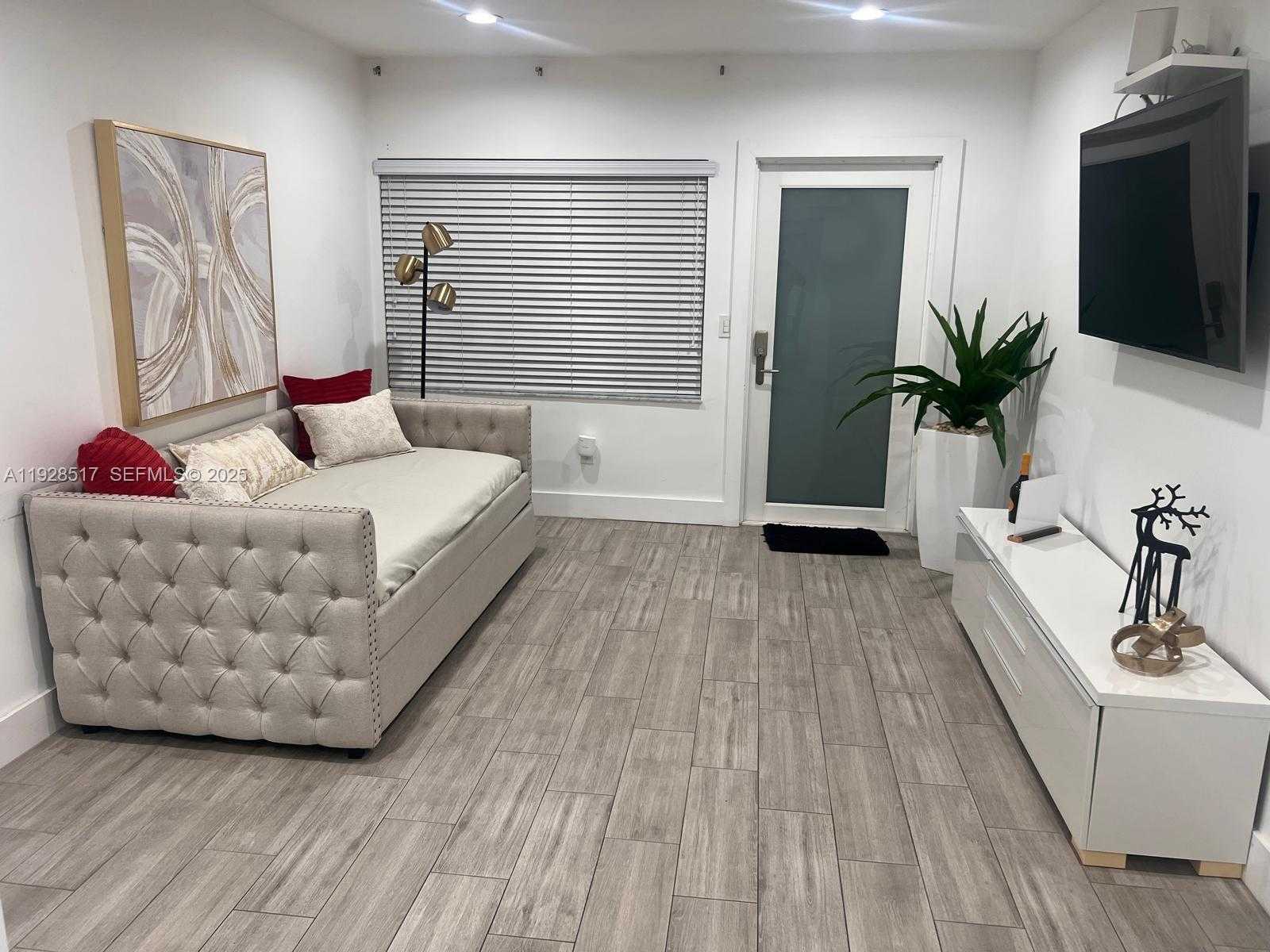 Small Image of 3675 SOUTH WEST 26TH ST, Miami Number 5