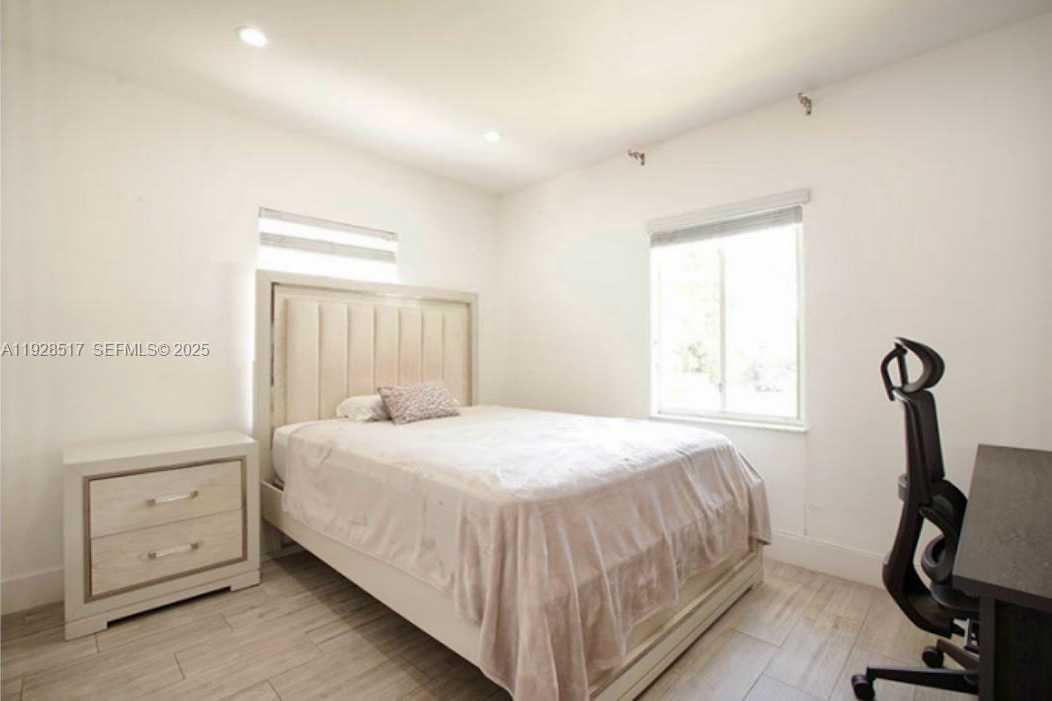 Small Image of 3675 SOUTH WEST 26TH ST, Miami Number 6