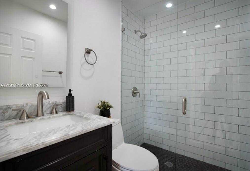 Small Image of 3675 SOUTH WEST 26TH ST, Miami Number 9