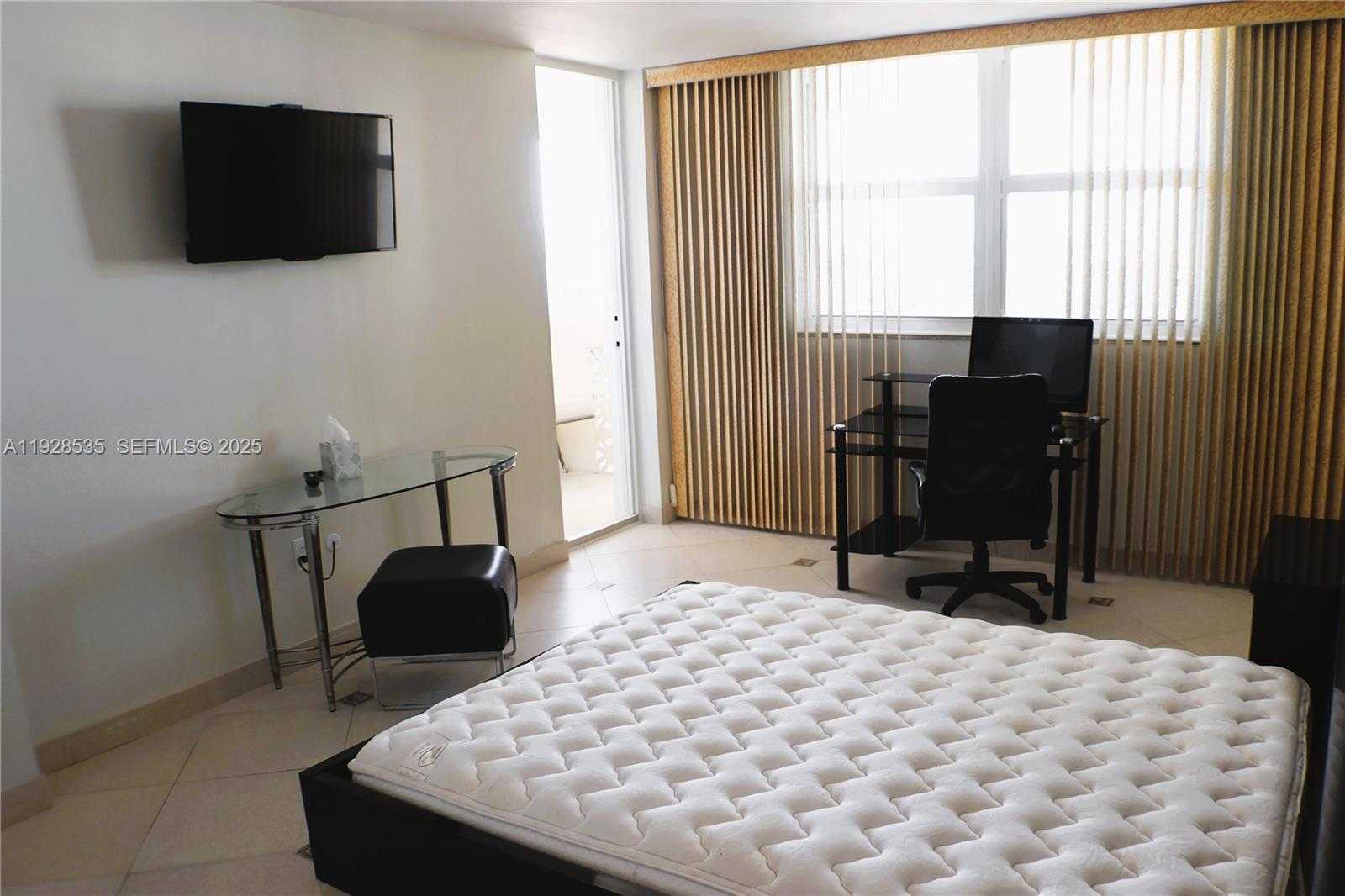 Small Image of 1833 SOUTH OCEAN DR #1807, Hallandale Beach Number 10