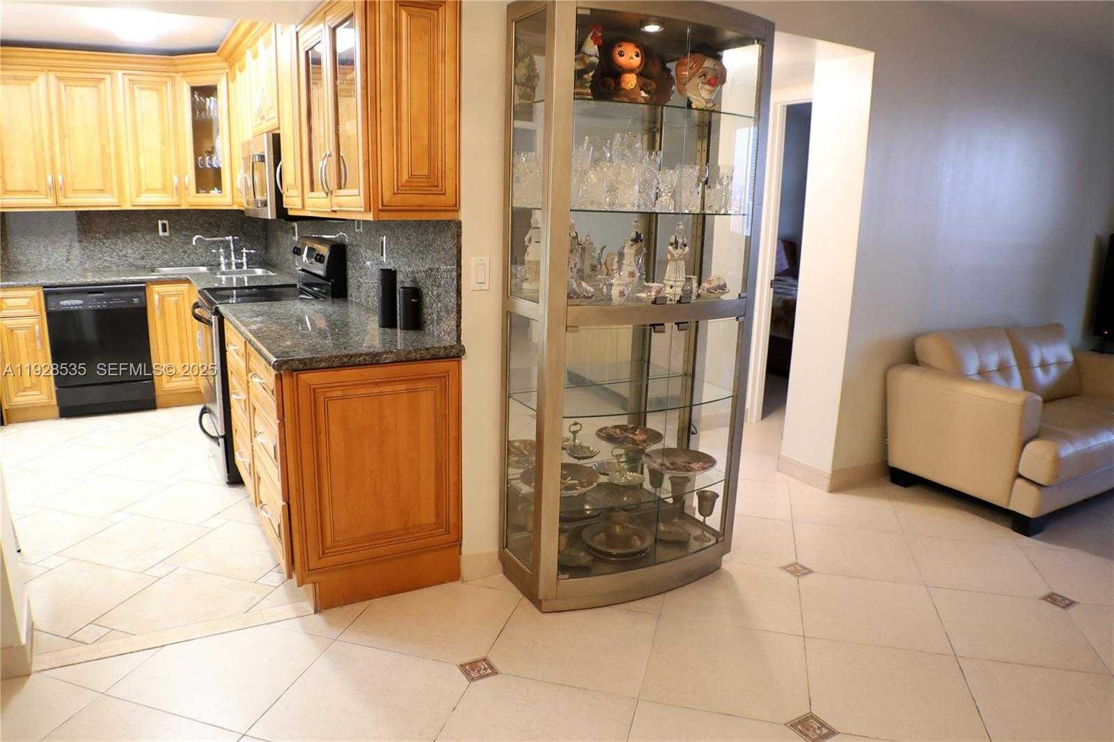 Small Image of 1833 SOUTH OCEAN DR #1807, Hallandale Beach Number 13