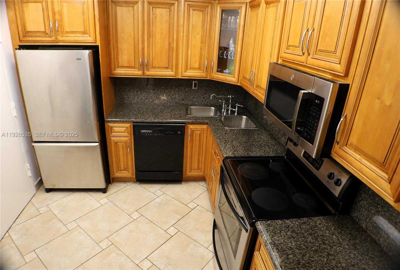 Small Image of 1833 SOUTH OCEAN DR #1807, Hallandale Beach Number 14