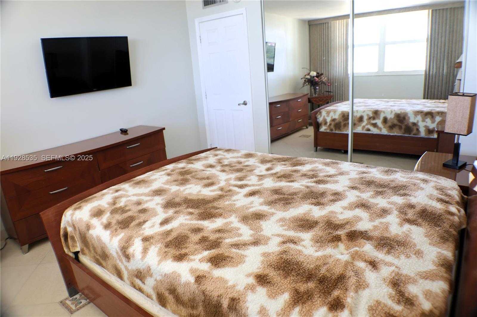 Small Image of 1833 SOUTH OCEAN DR #1807, Hallandale Beach Number 18