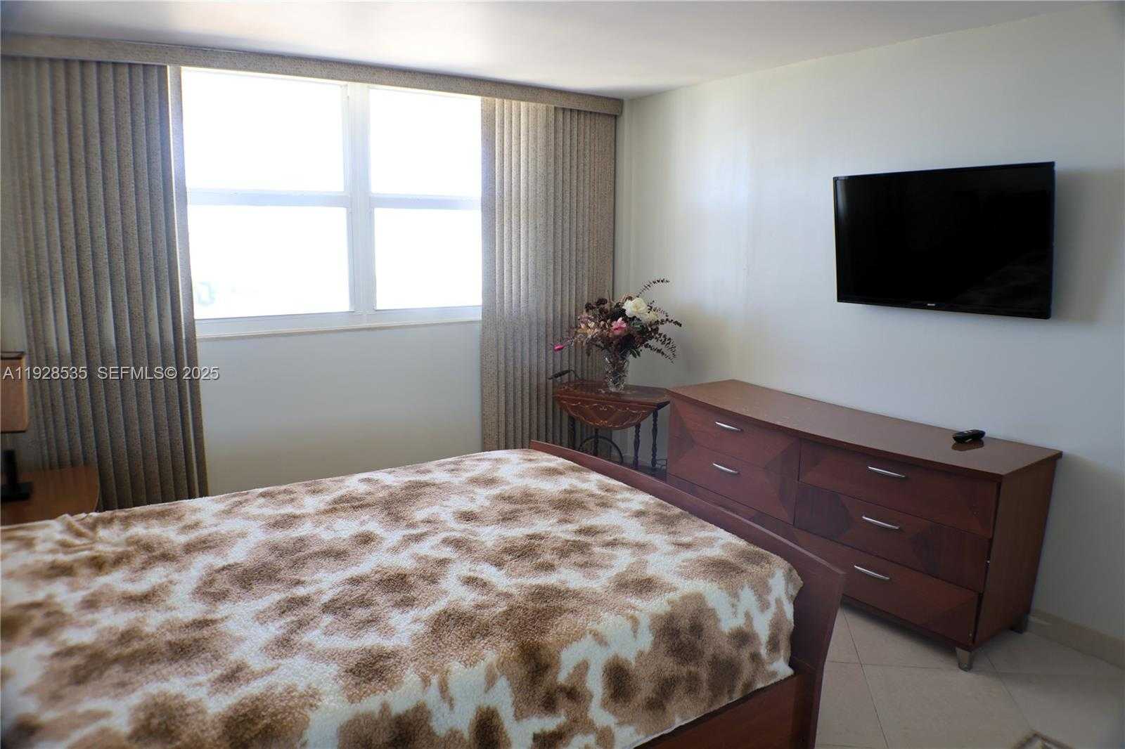 Small Image of 1833 SOUTH OCEAN DR #1807, Hallandale Beach Number 19