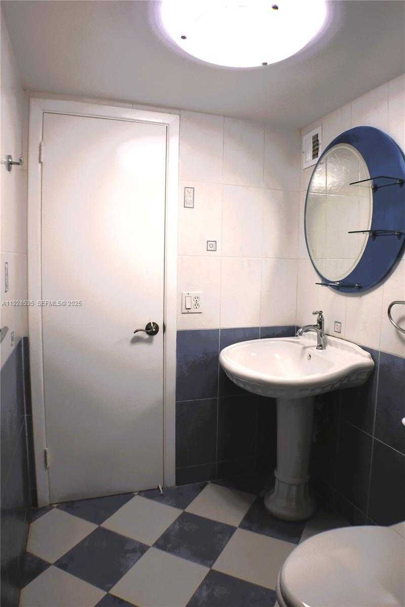 Small Image of 1833 SOUTH OCEAN DR #1807, Hallandale Beach Number 20