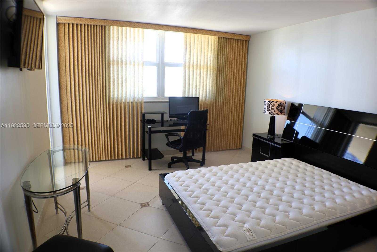 Small Image of 1833 SOUTH OCEAN DR #1807, Hallandale Beach Number 8