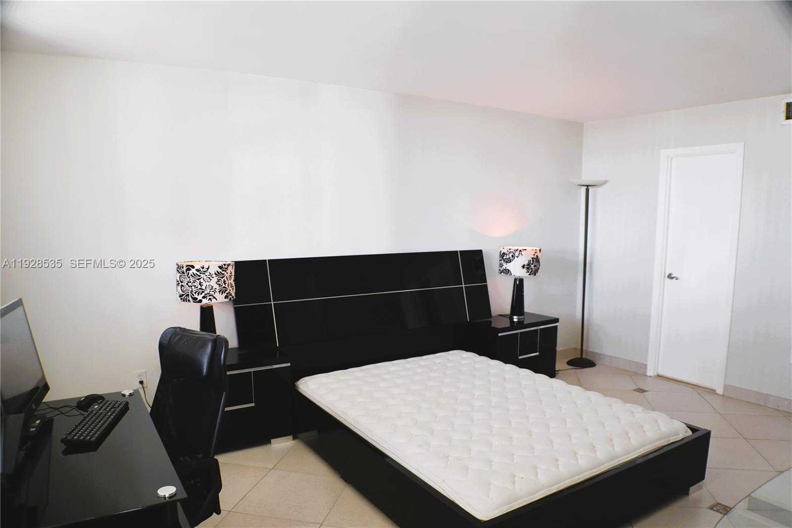 Small Image of 1833 SOUTH OCEAN DR #1807, Hallandale Beach Number 9