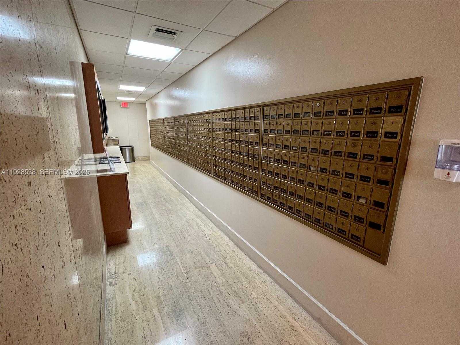 Small Image of 2899 COLLINS AVE #1004, Miami Beach Number 34