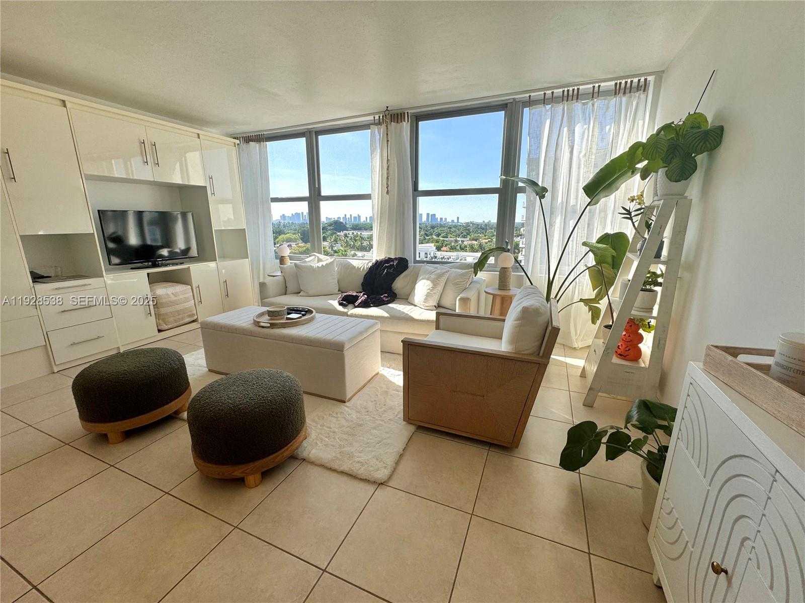 Small Image of 2899 COLLINS AVE #1004, Miami Beach Number 4