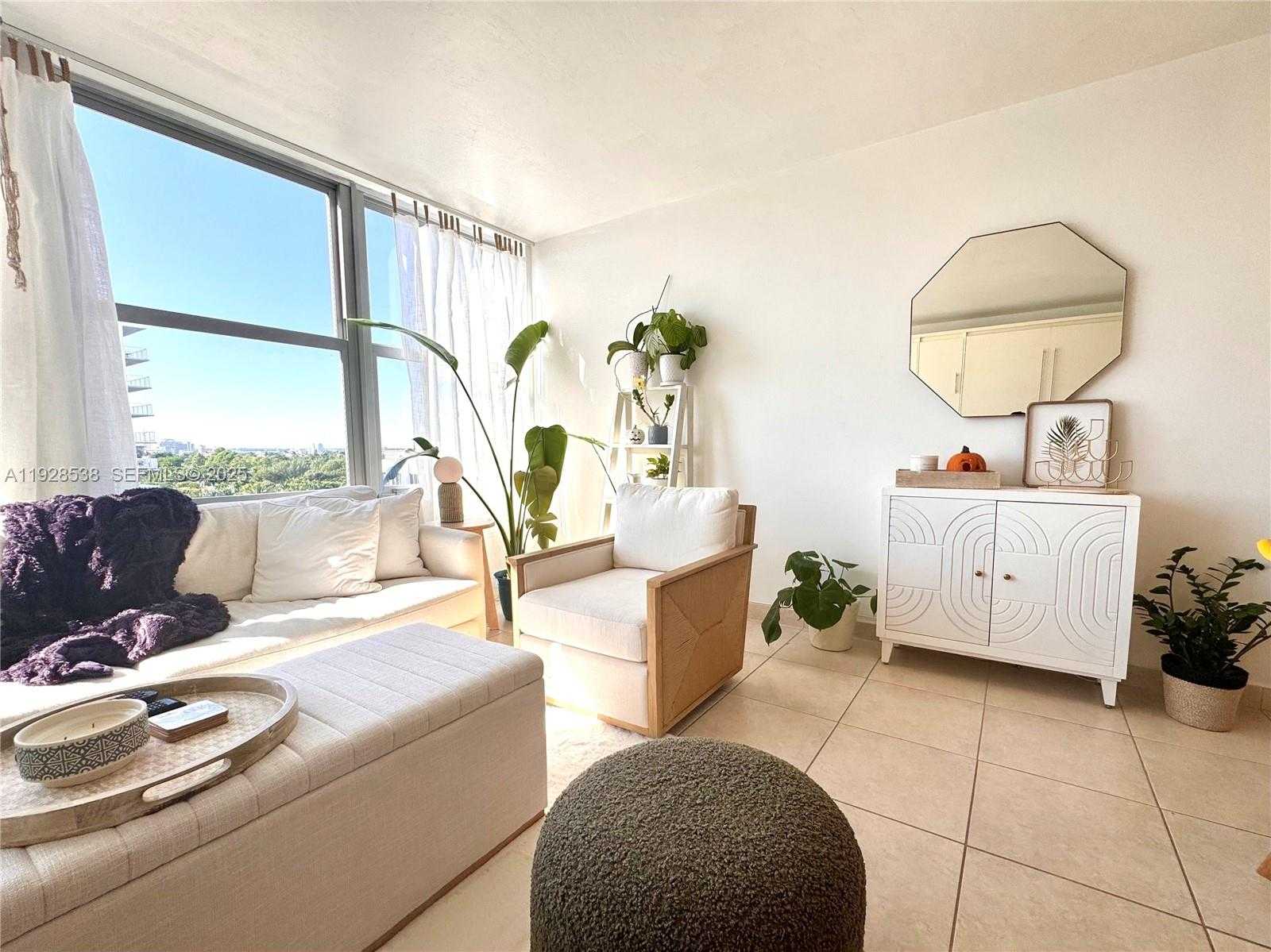 Small Image of 2899 COLLINS AVE #1004, Miami Beach Number 5