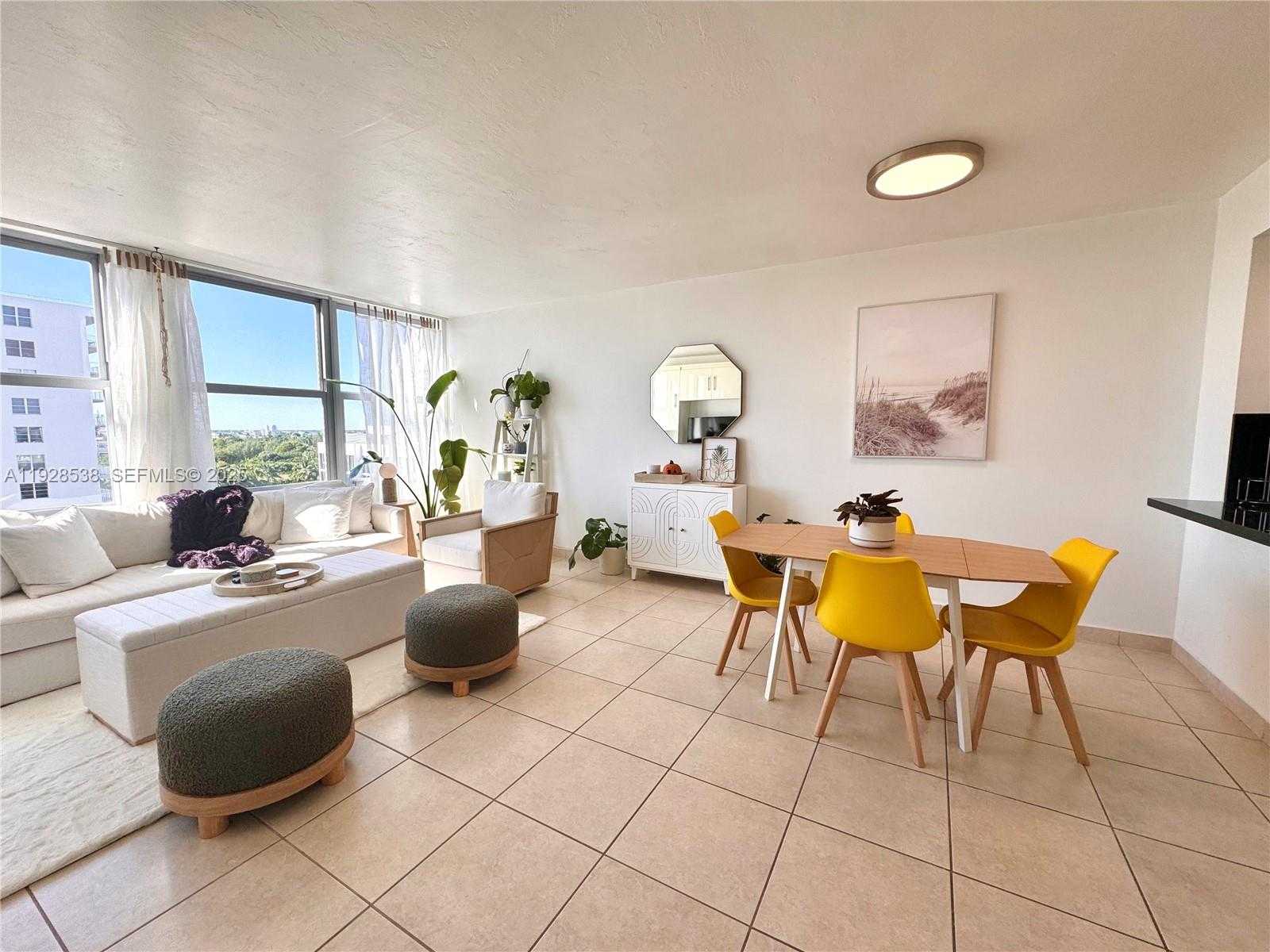 Small Image of 2899 COLLINS AVE #1004, Miami Beach Number 6