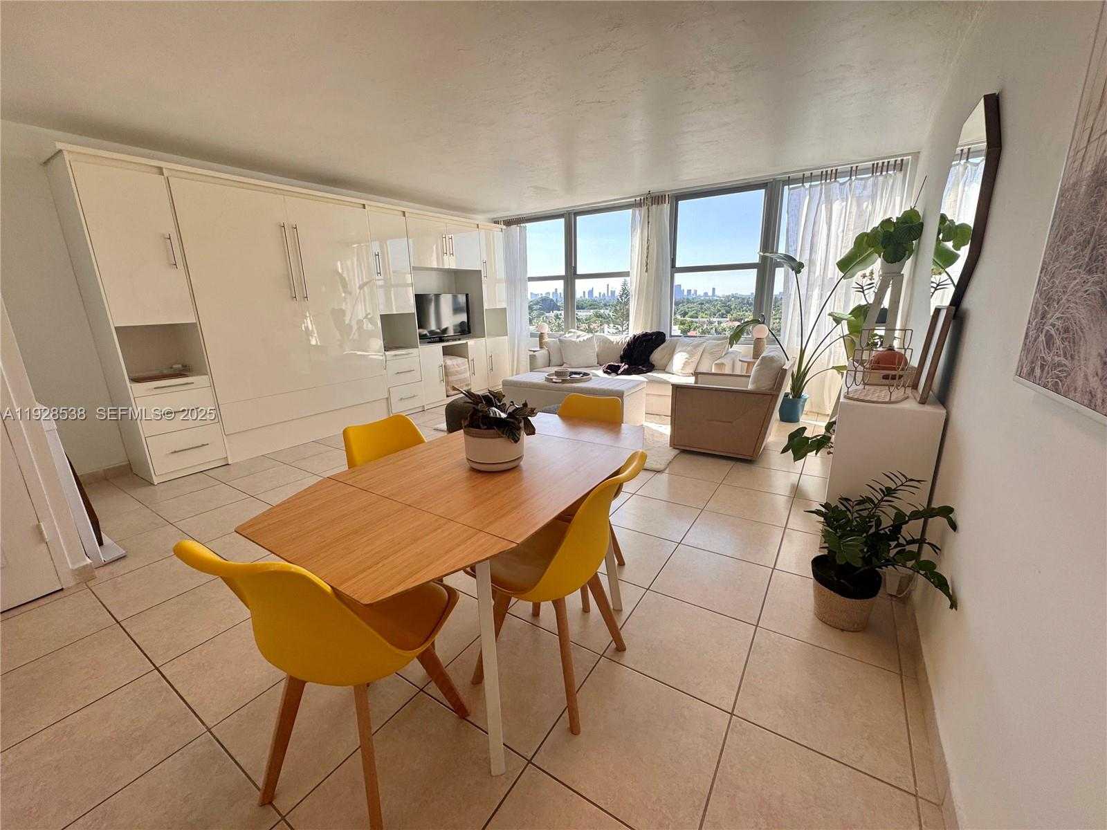 Small Image of 2899 COLLINS AVE #1004, Miami Beach Number 7