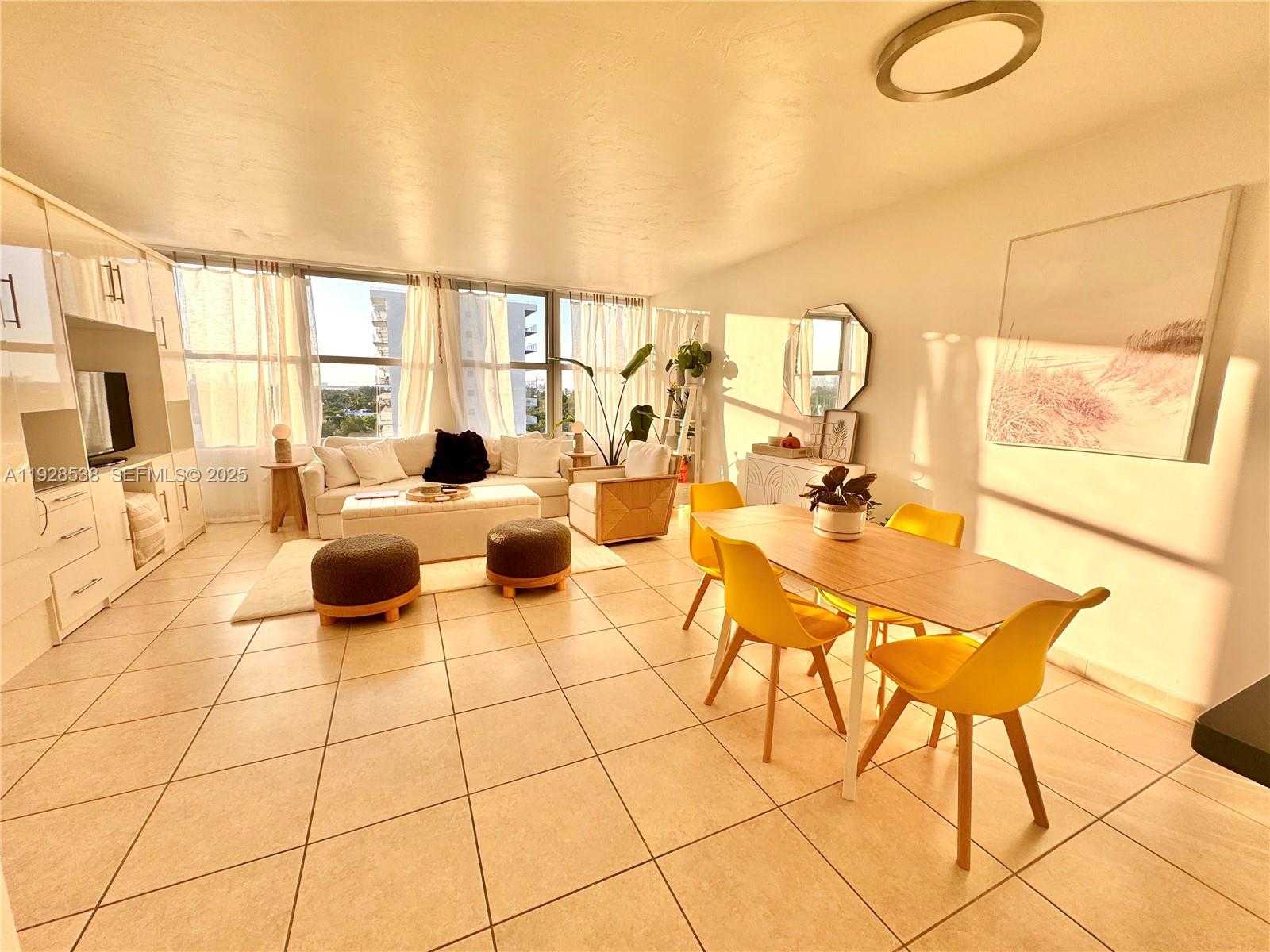 Small Image of 2899 COLLINS AVE #1004, Miami Beach Number 8