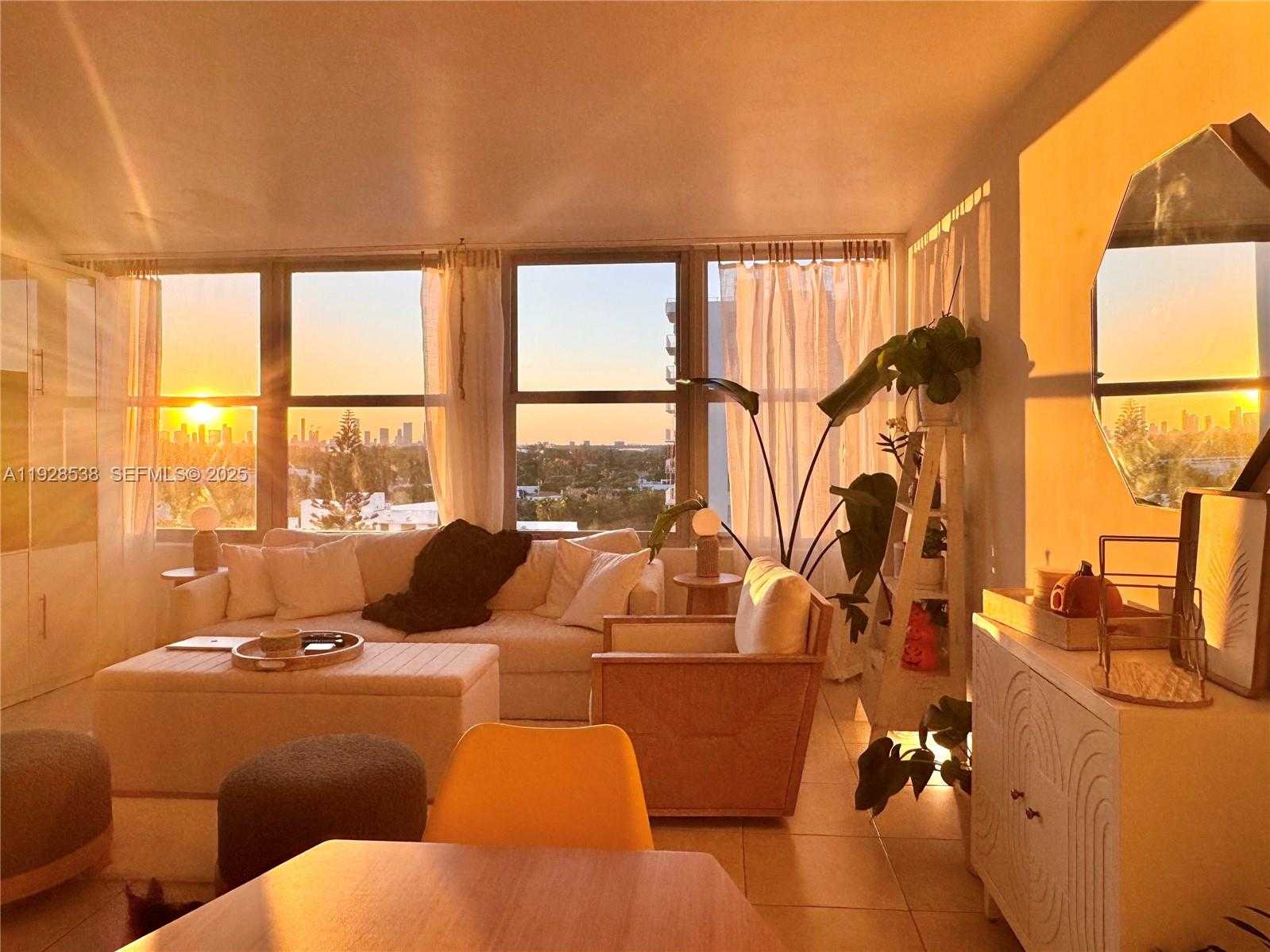 Small Image of 2899 COLLINS AVE #1004, Miami Beach Number 9