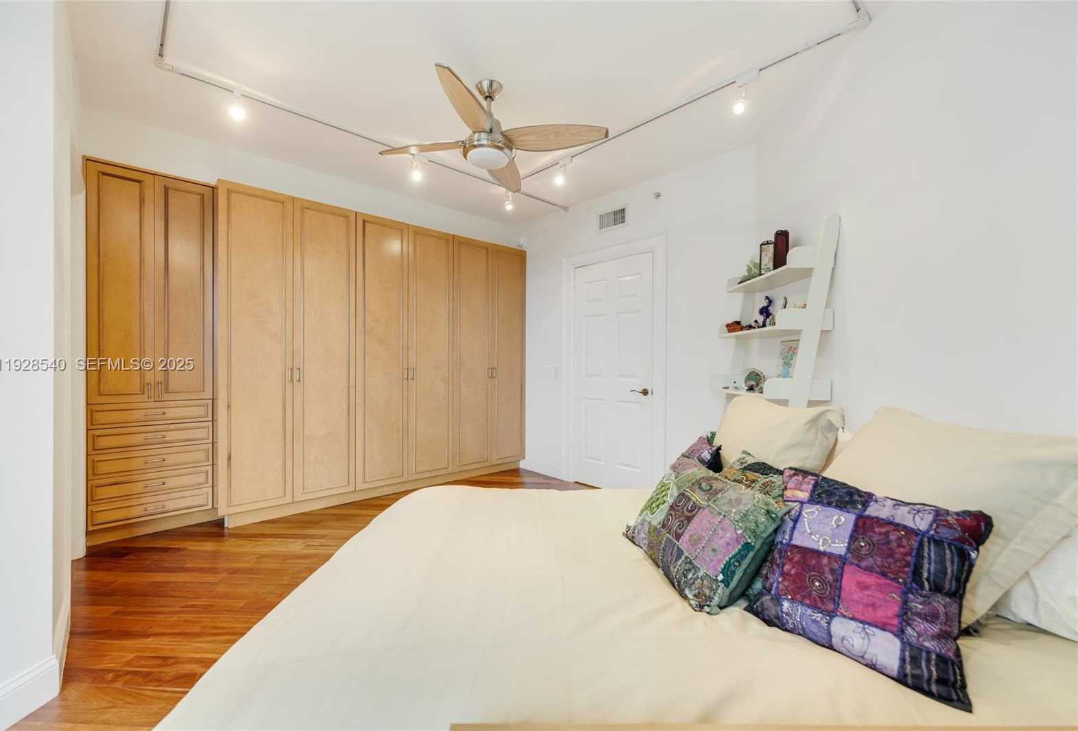 Small Image of 13627 DEERING BAY DR #1004, Coral Gables Number 19