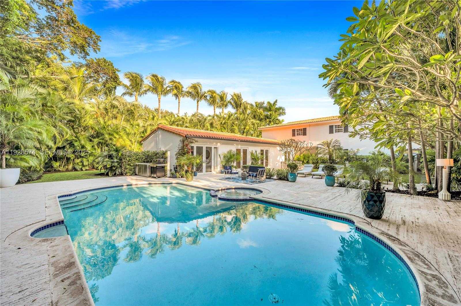 Small Image of 607 MELALEUCA LN, Miami Number 10
