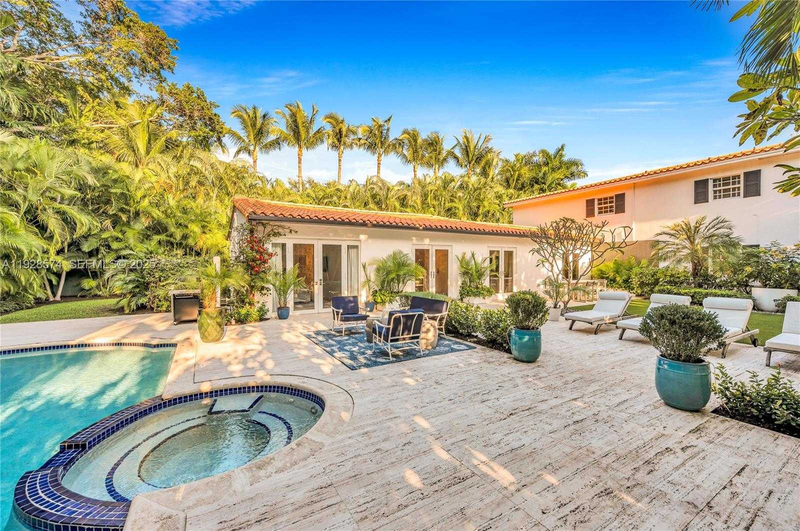 Small Image of 607 MELALEUCA LN, Miami Number 11