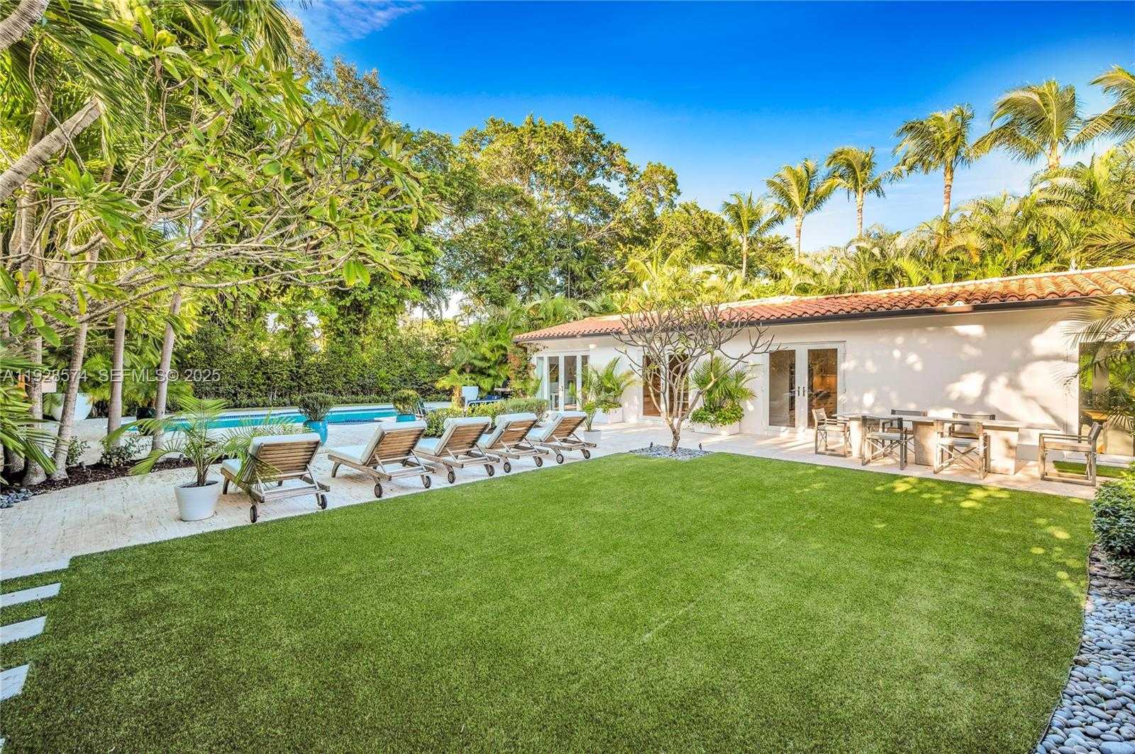 Small Image of 607 MELALEUCA LN, Miami Number 12