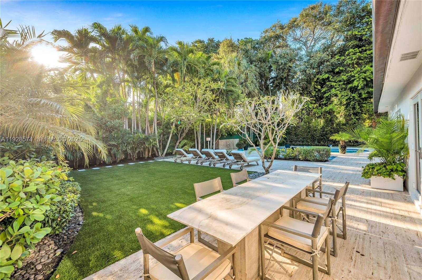 Small Image of 607 MELALEUCA LN, Miami Number 13